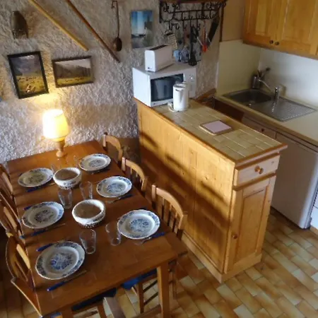 Apartment Duplex A Avec Cheminee Et Balcon, 2 Ch, Parking - Fr-1-459-12 *